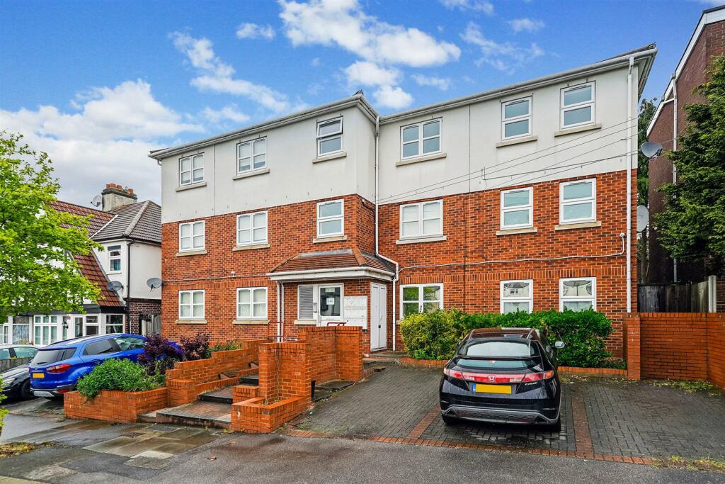 1 bed Flat for rent in Ilford. From Churchill Estates - Walthamstow