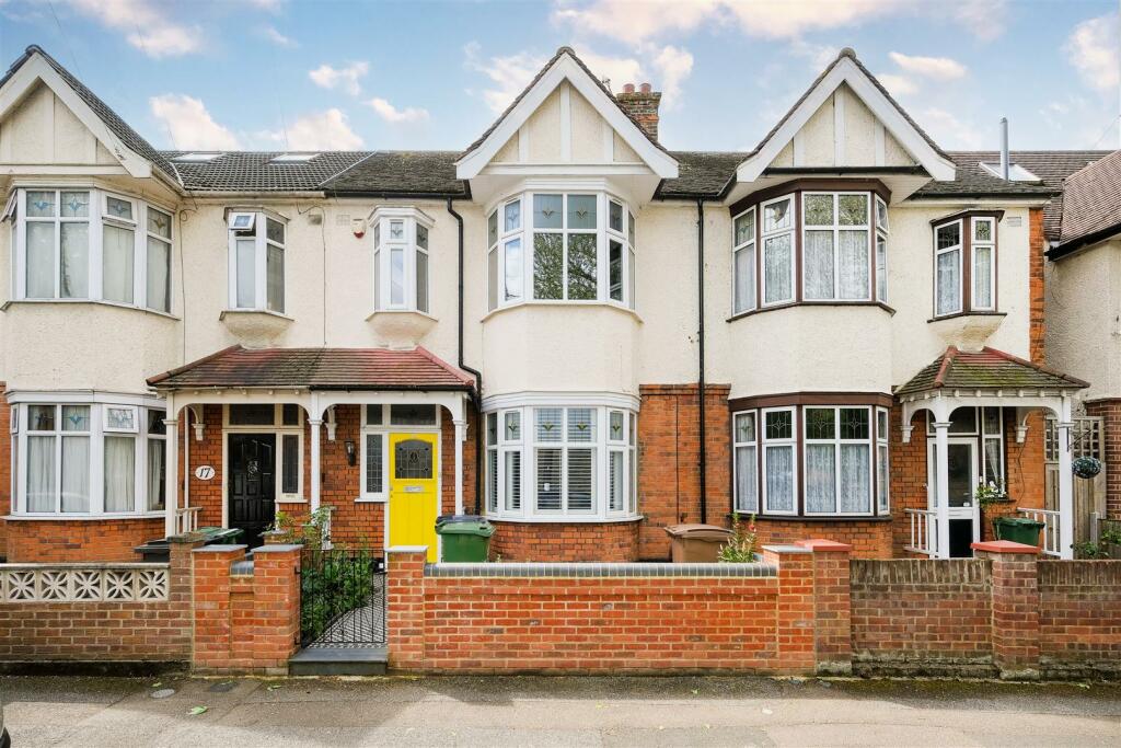 3 bed Detached House for rent in Leyton. From Churchill Estates - Walthamstow