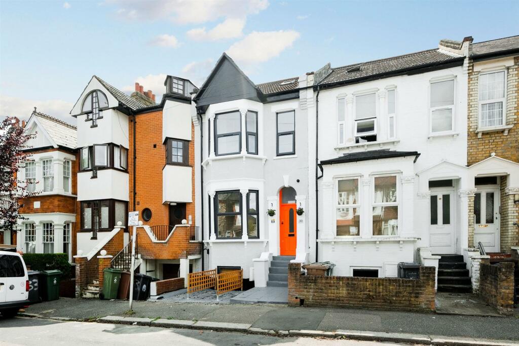 2 bed 1st Floor Flat for rent in Walthamstow. From Churchill Estates - Walthamstow