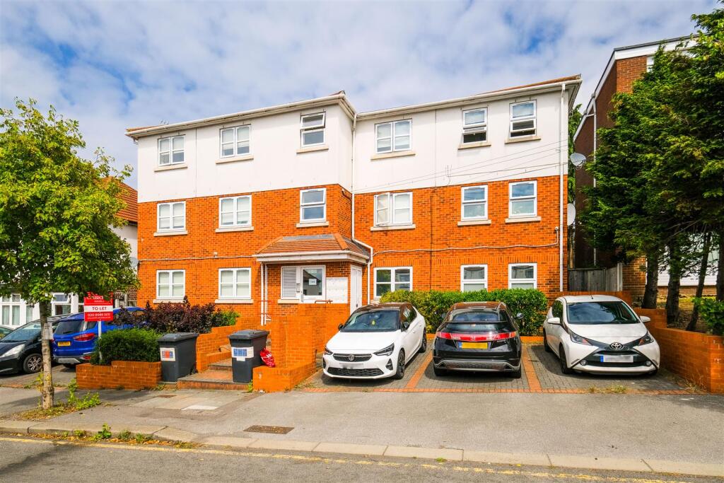2 bed 1st Floor Flat for rent in Ilford. From Churchill Estates - Walthamstow 2 bed 1st Floor Flat for rent in Ilford. From Churchill Estates - Walthamstow