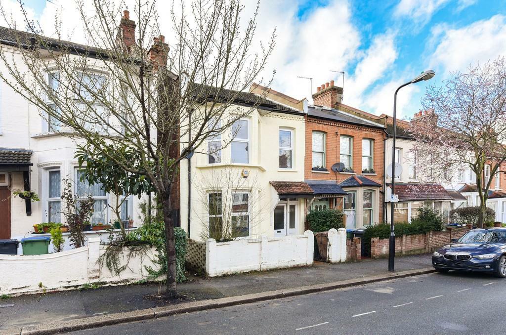 3 bed Detached for rent in Walthamstow. From Churchill Estates - Walthamstow