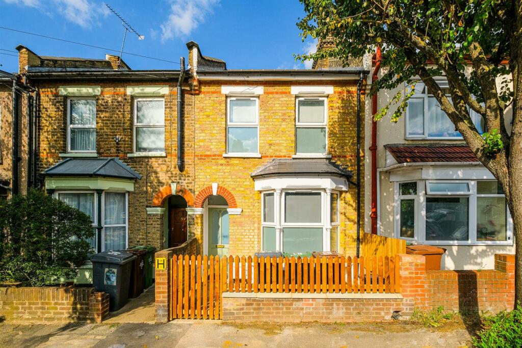 3 bed Detached for rent in Walthamstow. From Churchill Estates - Walthamstow