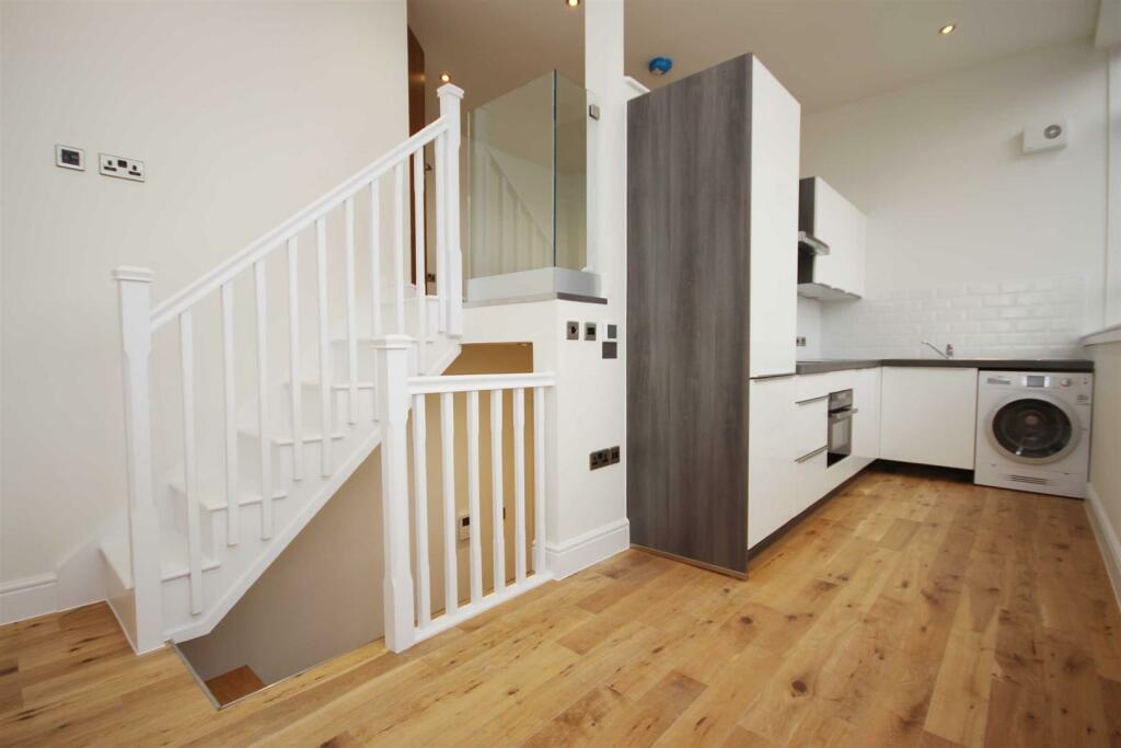 1 bed 1st Floor Flat for rent in Walthamstow. From Churchill Estates - Walthamstow