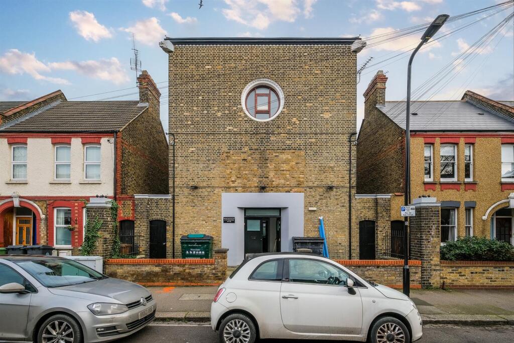 4 bed Studio for rent in Leyton. From Churchill Estates - Walthamstow 4 bed Studio for rent in Leyton. From Churchill Estates - Walthamstow