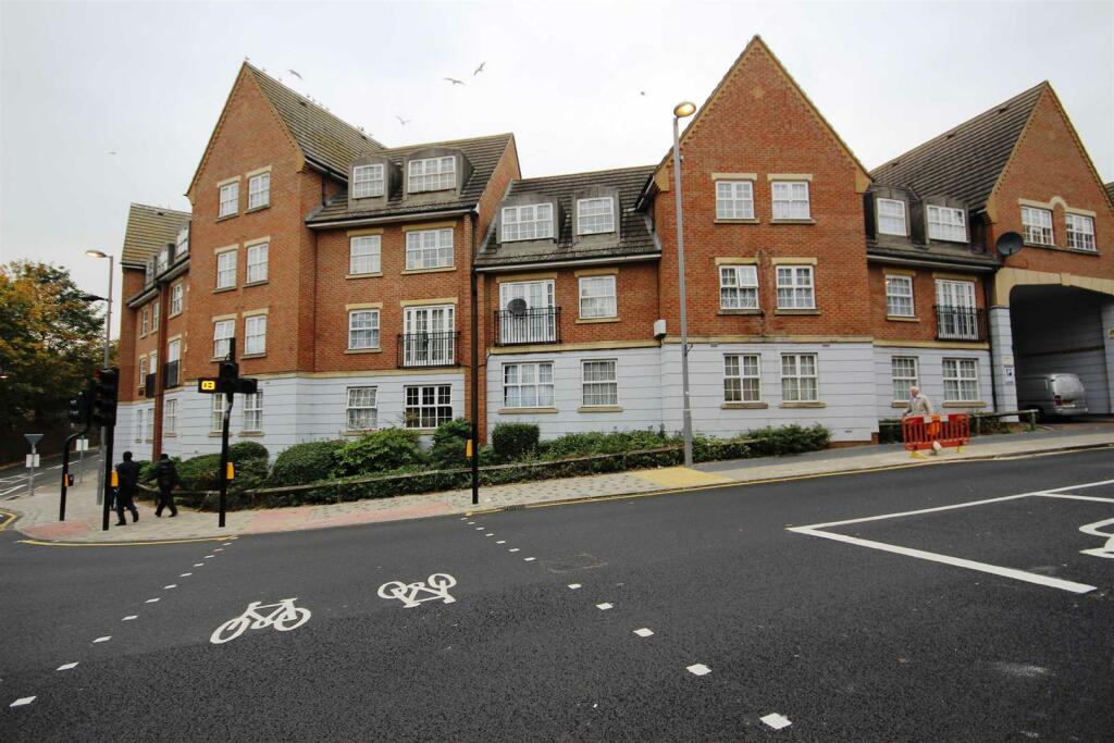 2 bed 1st Floor Flat for rent in Walthamstow. From Churchill Estates - Walthamstow 2 bed 1st Floor Flat for rent in Walthamstow. From Churchill Estates - Walthamstow