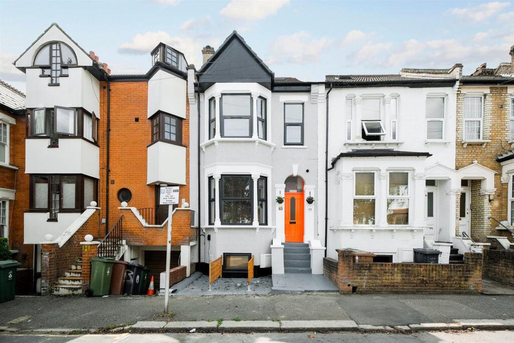 4 bed Studio for rent in Walthamstow. From Churchill Estates - Walthamstow