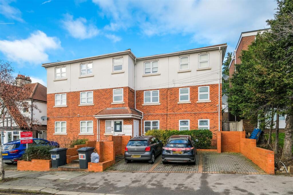 1 bed 1st Floor Flat for rent in Ilford. From Churchill Estates - Walthamstow