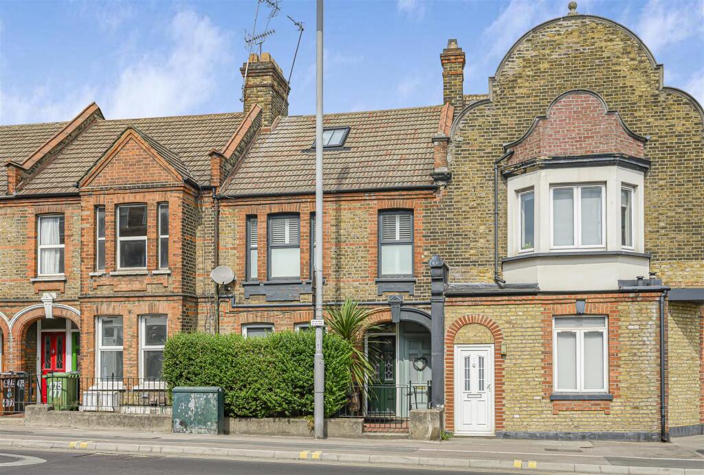 2 bed 1st Floor Flat for rent in Walthamstow. From Churchill Estates - Walthamstow