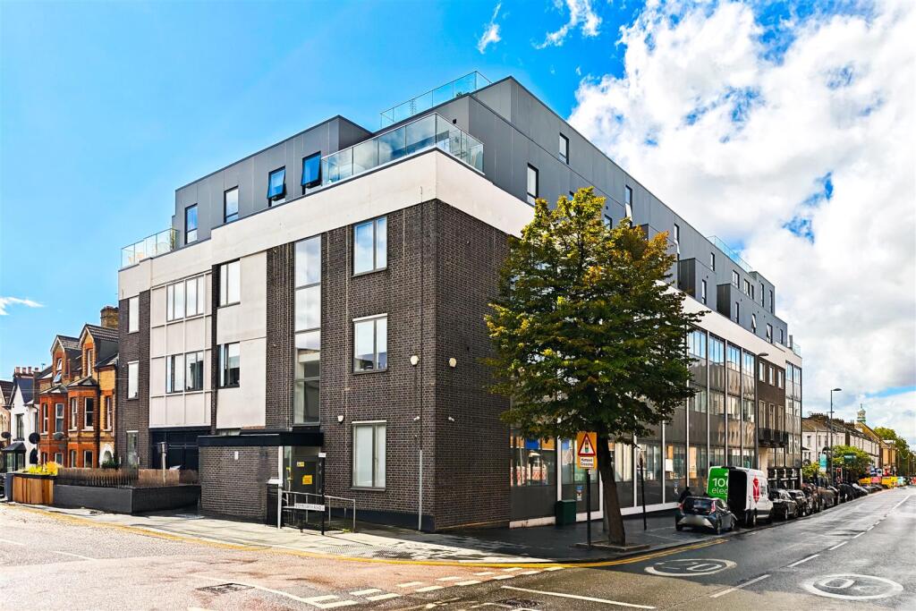 1 bed 1st Floor Flat for rent in Walthamstow. From Churchill Estates - Walthamstow