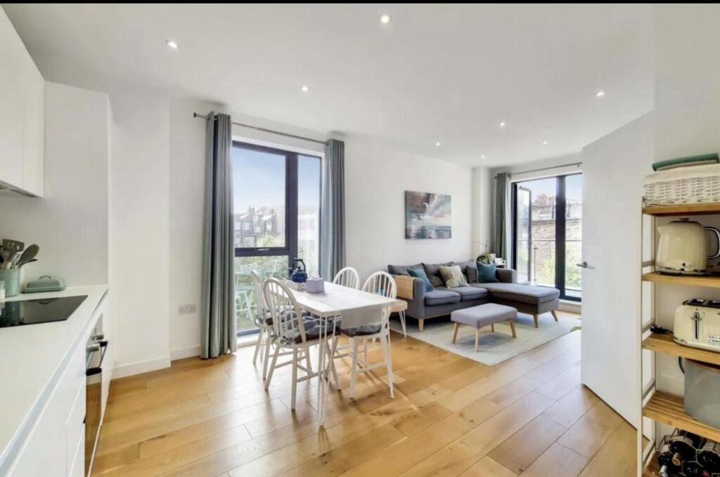 2 bed Apartment for rent in London. From Circa London - Southwark