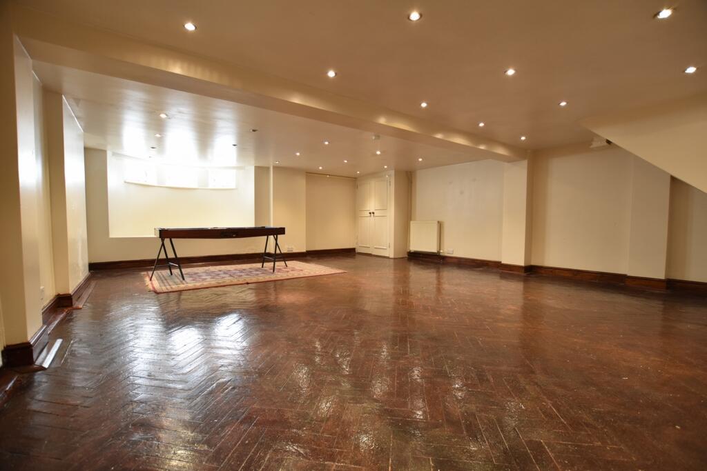6 bed Detached for rent in Lewisham. From CKB Estate Agents - Eltham