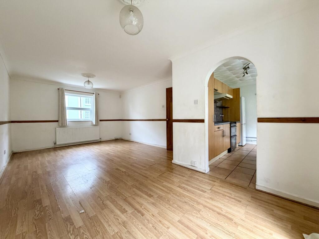 3 bed Detached for rent in Swanscombe. From CKB Estate Agents - Eltham 3 bed Detached for rent in Swanscombe. From CKB Estate Agents - Eltham