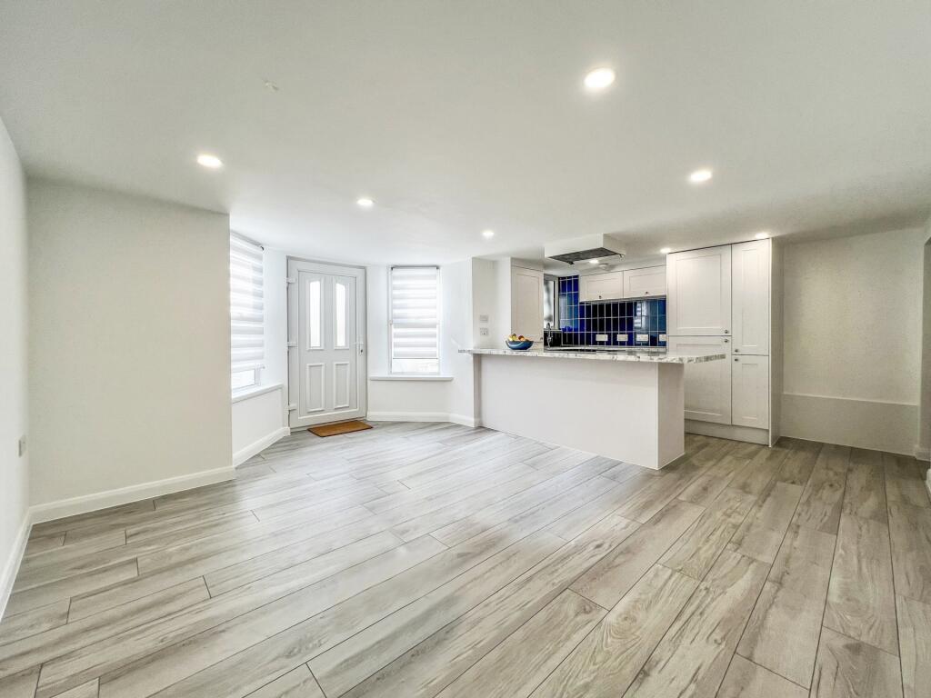 1 bed 1st Floor Flat for rent in Woolwich. From CKB Estate Agents - Eltham