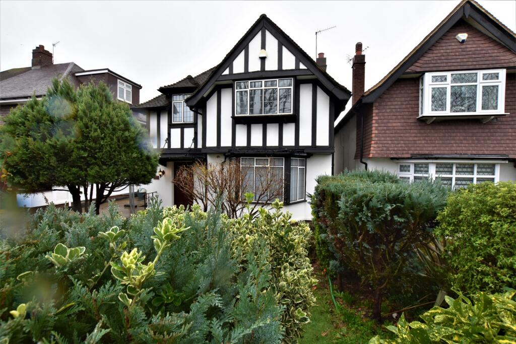 4 bed Detached for rent in Eltham. From CKB Estate Agents - Eltham