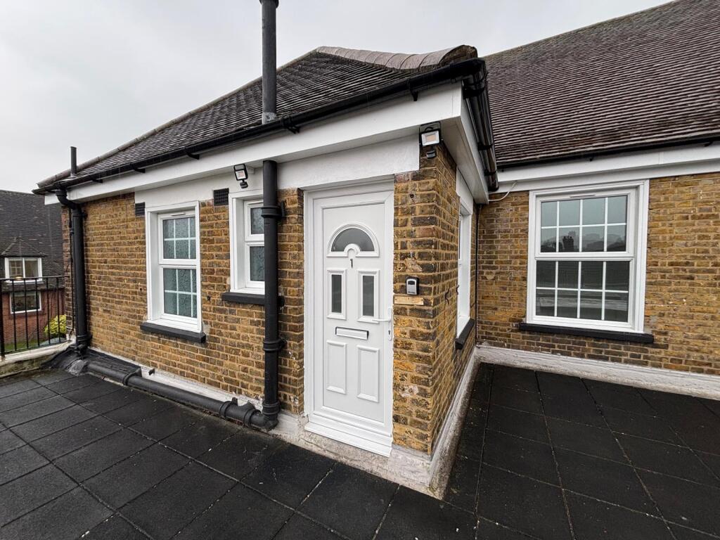 3 bed 1st Floor Flat for rent in Eltham. From CKB Estate Agents - Eltham