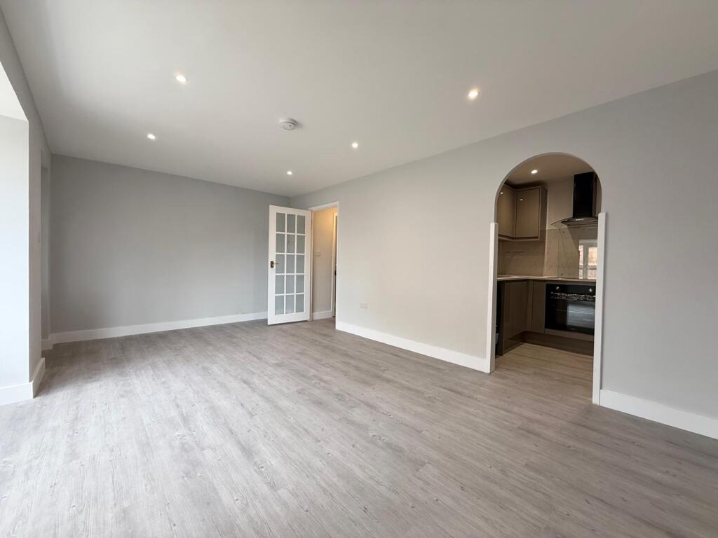 4 bed Studio for rent in Erith. From CKB Estate Agents - Eltham 4 bed Studio for rent in Erith. From CKB Estate Agents - Eltham