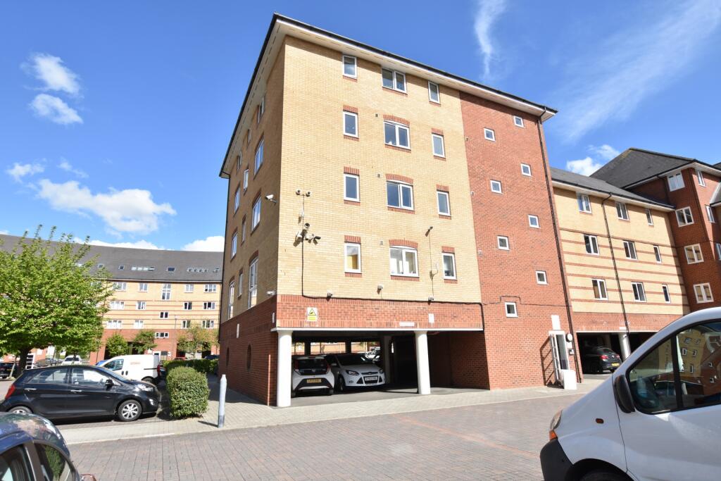 4 bed Studio for rent in Maidstone. From CKB Estate Agents - Eltham 4 bed Studio for rent in Maidstone. From CKB Estate Agents - Eltham