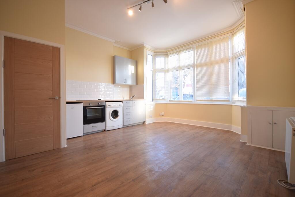 4 bed Studio for rent in Catford. From CKB Estate Agents - Eltham 4 bed Studio for rent in Catford. From CKB Estate Agents - Eltham