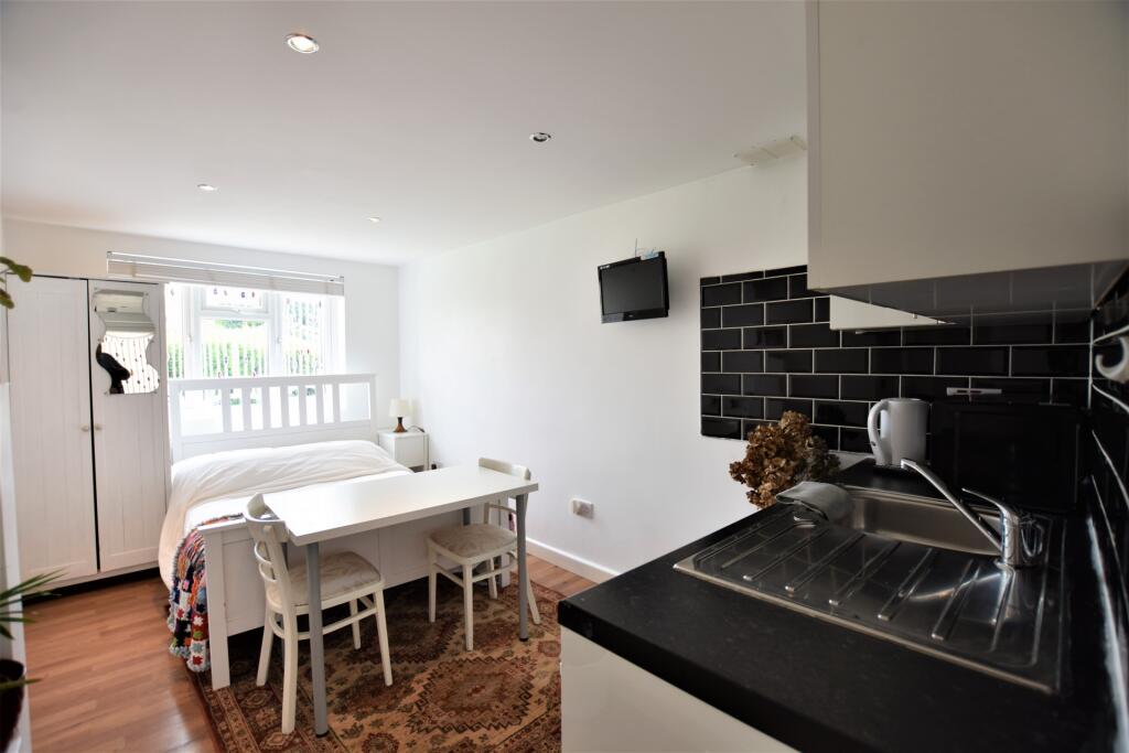 4 bed House Share for rent in Eltham. From CKB Estate Agents - Eltham