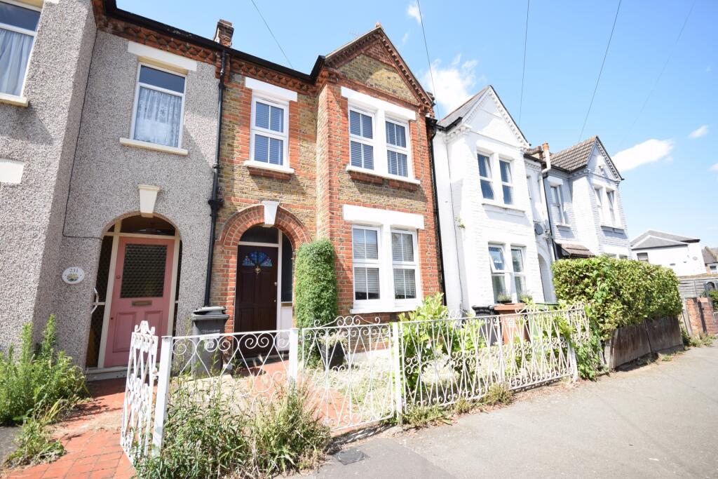 3 bed Detached for rent in Penge. From CKB Estate Agents - Eltham 3 bed Detached for rent in Penge. From CKB Estate Agents - Eltham