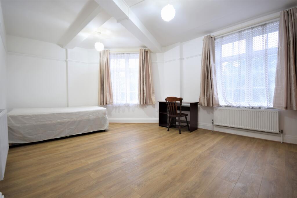 3 bed 1st Floor Flat for rent in Camberwell. From CKB Estate Agents - Eltham 3 bed 1st Floor Flat for rent in Camberwell. From CKB Estate Agents - Eltham