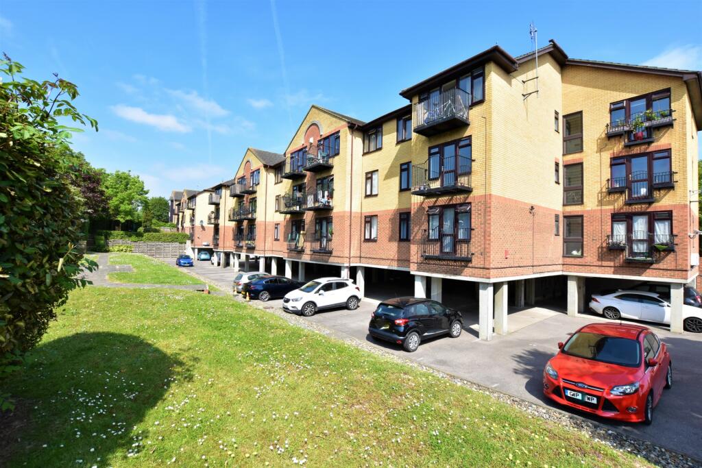 1 bed 1st Floor Flat for rent in Swanscombe. From CKB Estate Agents - Eltham 1 bed 1st Floor Flat for rent in Swanscombe. From CKB Estate Agents - Eltham