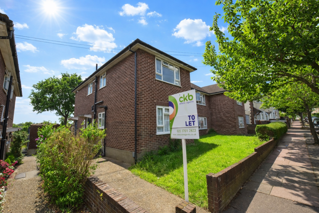 2 bed Annexe for rent in Beckenham. From CKB Estate Agents - Eltham 2 bed Annexe for rent in Beckenham. From CKB Estate Agents - Eltham