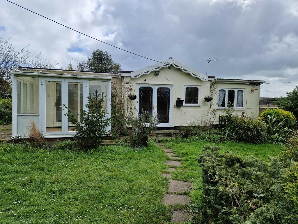4 bed Detached bungalow for rent in Ashingdon. From Clarke Residential - Waltham Abbey