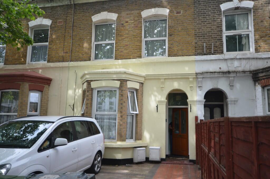 1 bed 1st Floor Flat for rent in Stratford. From Clarke Residential - Chingford