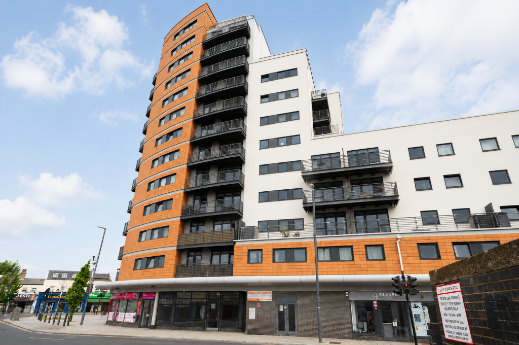 1 bed 1st Floor Flat for rent in London. From Clarke Residential - Chingford