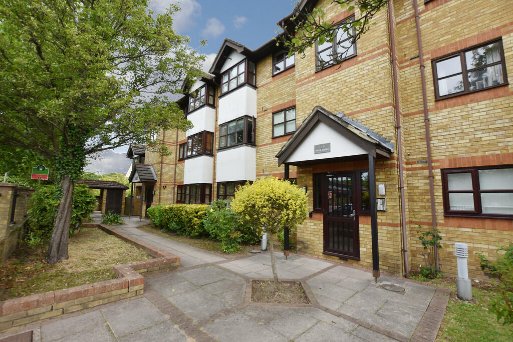 1 bed Flat for rent in Aldenham. From Claytons Estate Agents - Garston