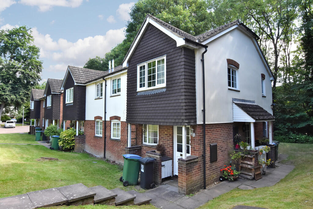 2 bed Not Specified for rent in Watford. From Claytons Estate Agents - Garston