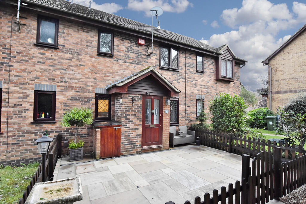 1 bed Mid Terraced House for rent in Watford. From Claytons Estate Agents - Garston