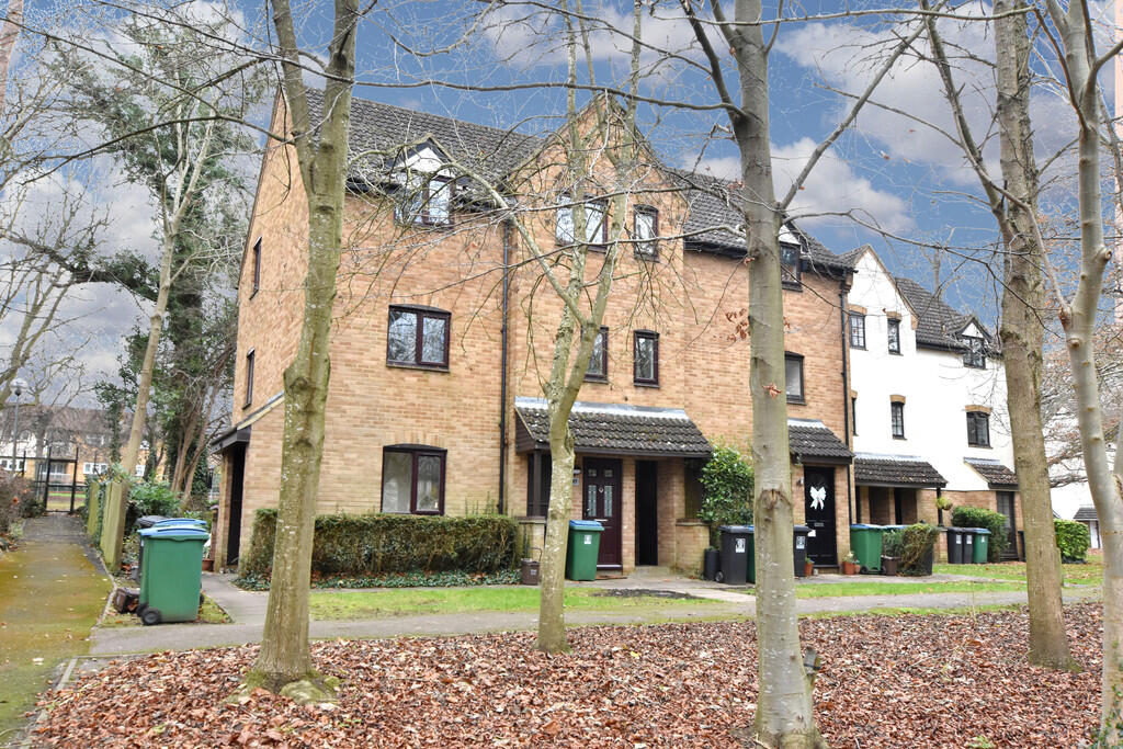 1 bed Apartment for rent in Aldenham. From Claytons Estate Agents - Garston