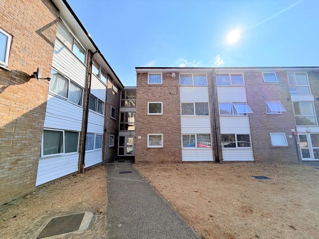 2 bed Apartment for rent in Watford. From Claytons Estate Agents - Garston 2 bed Apartment for rent in Watford. From Claytons Estate Agents - Garston