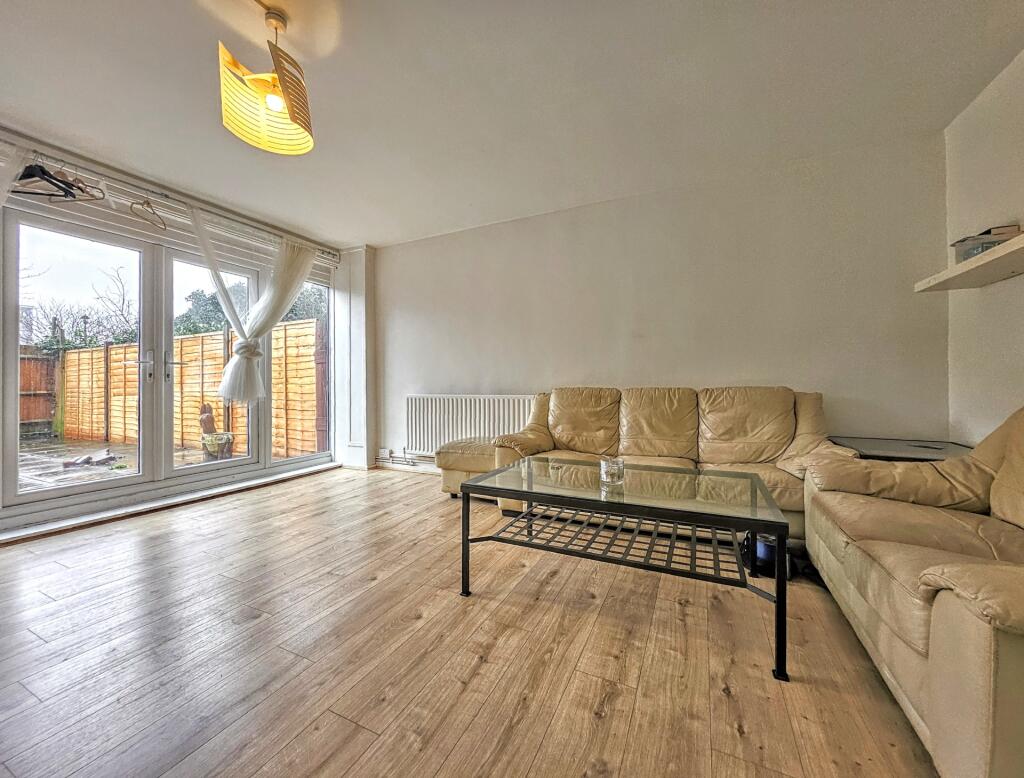 3 bed Apartment for rent in London. From Clever Property - London