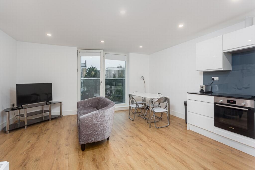 2 bed Apartment for rent in London. From Lyons London - Hackney