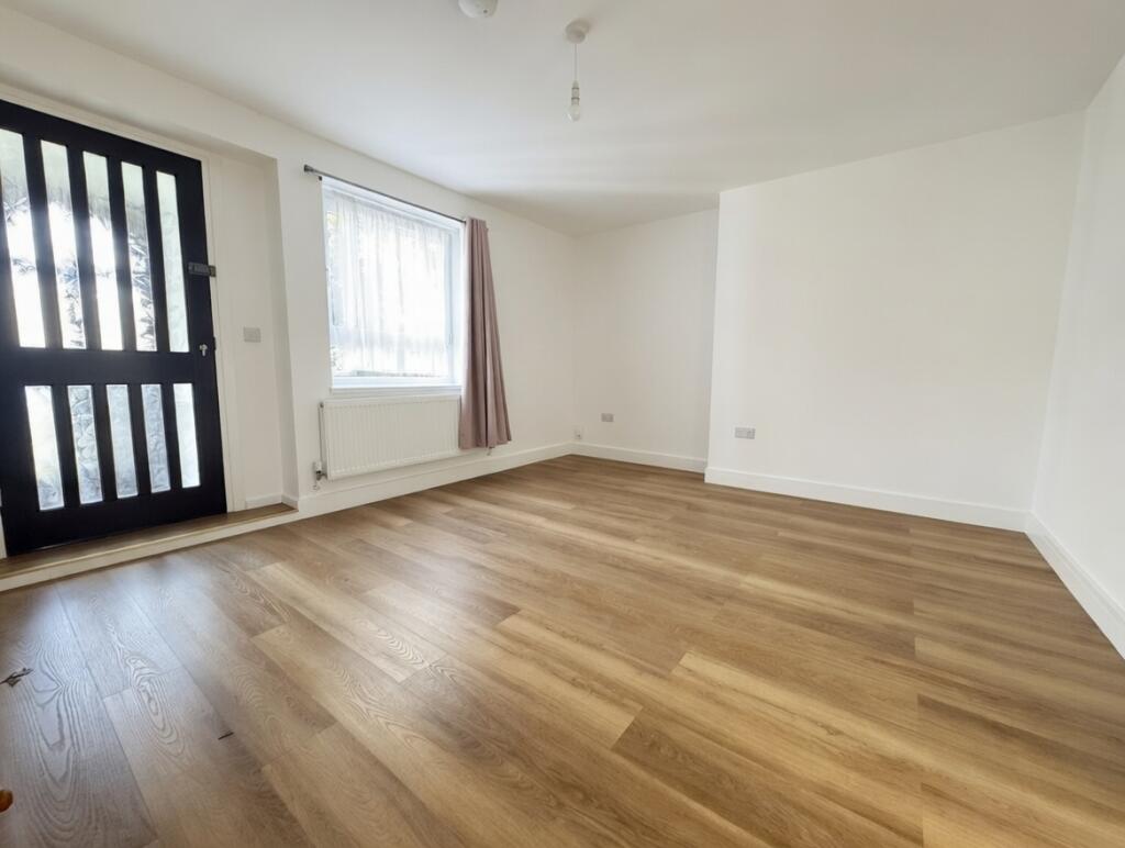 3 bed Annexe for rent in Stratford. From Lyons London - Hackney