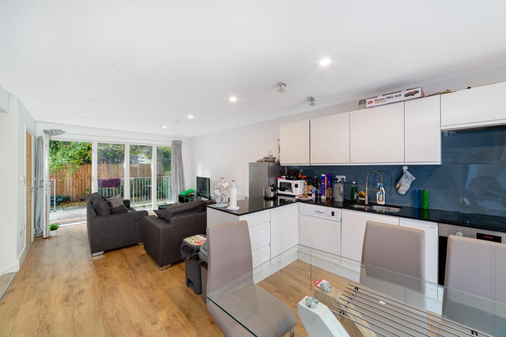 4 bed Detached for rent in London. From Lyons London - Hackney 4 bed Detached for rent in London. From Lyons London - Hackney