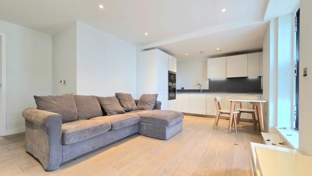 2 bed Apartment for rent in London. From Lyons London - Hackney