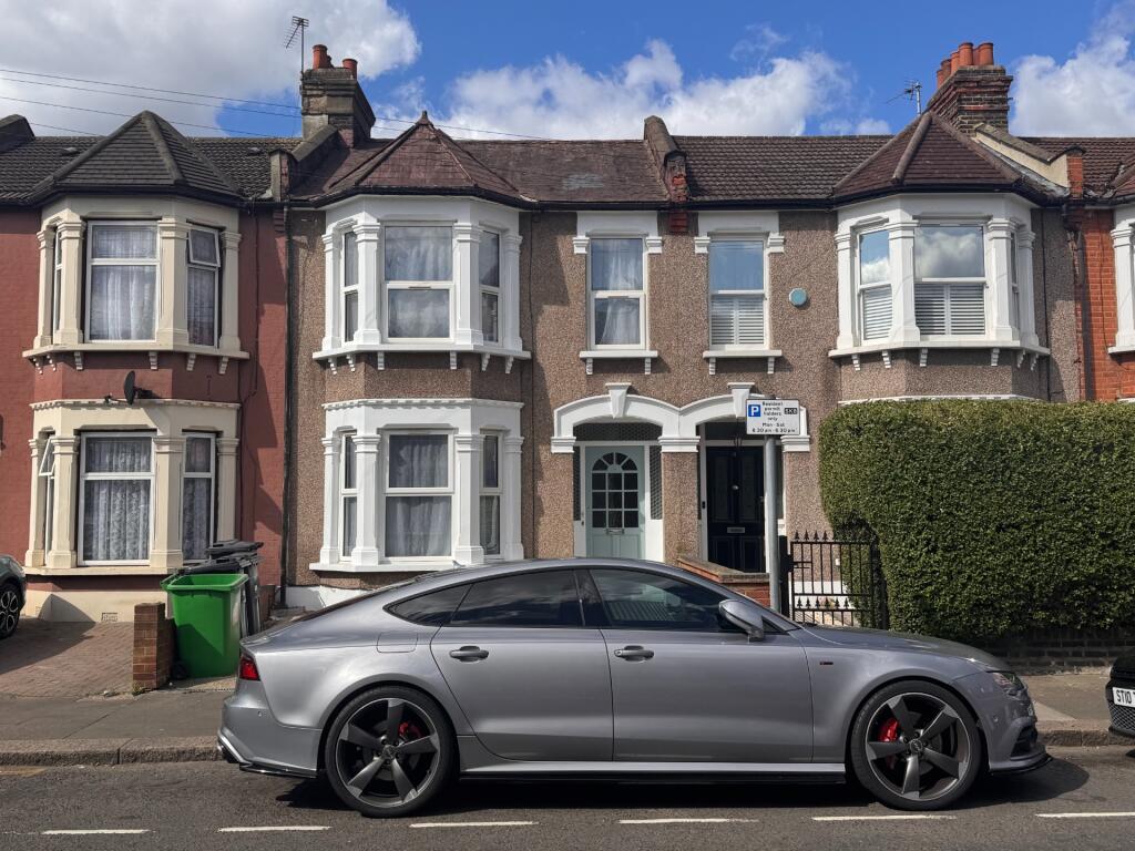 4 bed Detached for rent in Ilford. From Lyons London - Hackney
