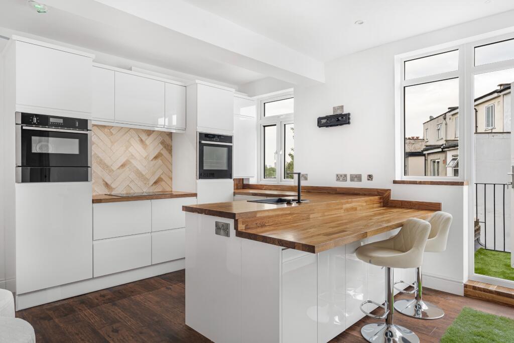 2 bed 1st Floor Flat for rent in London. From Lyons London - Hackney