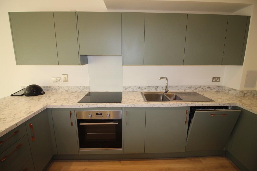 4 bed Mid Terraced House for rent in Barking. From CMC Estates - Walthamstow