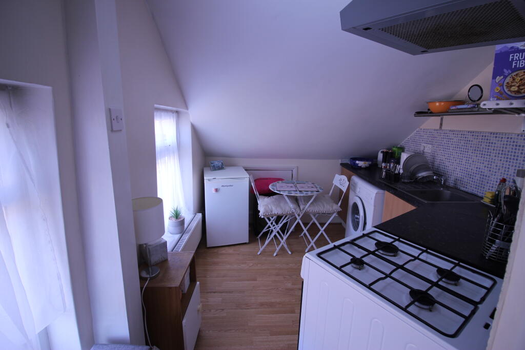 3 bed Studio for rent in Walthamstow. From CMC Estates - Walthamstow 3 bed Studio for rent in Walthamstow. From CMC Estates - Walthamstow