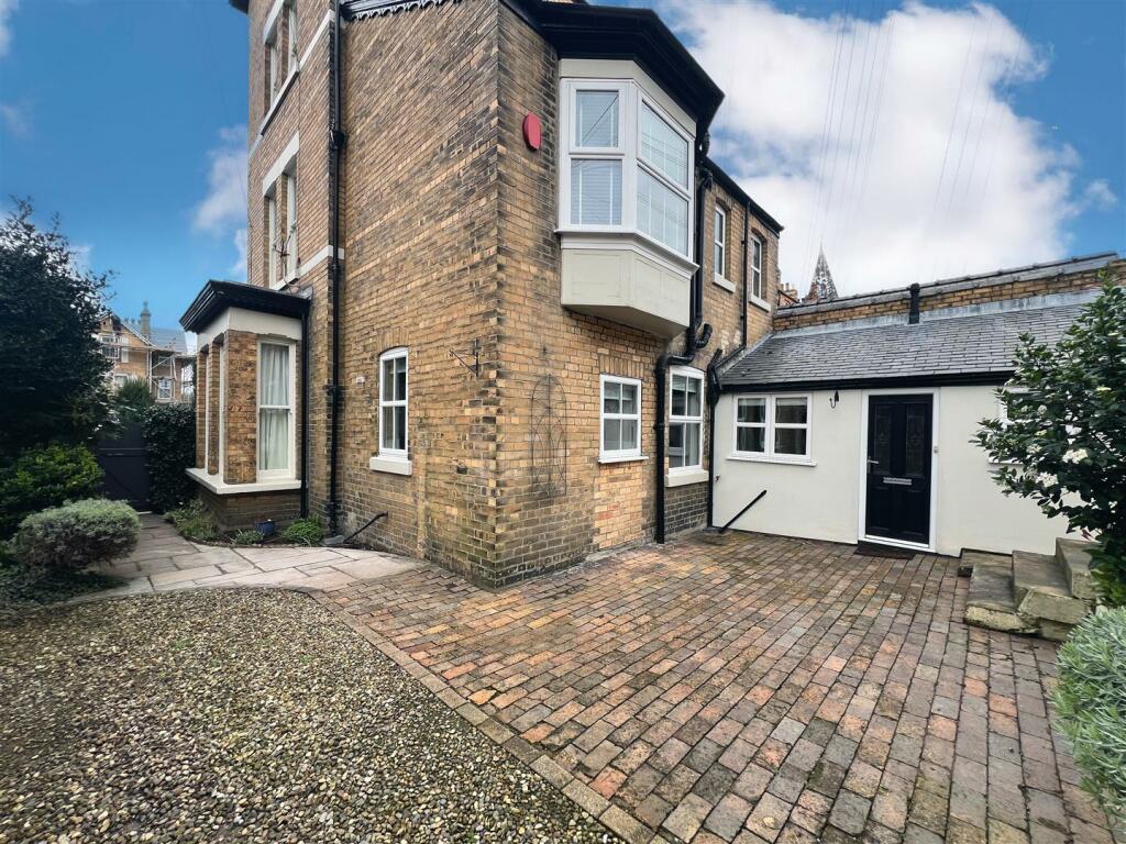 3 bed Maisonette for rent in Scarborough. From Colin Ellis Estate Agents