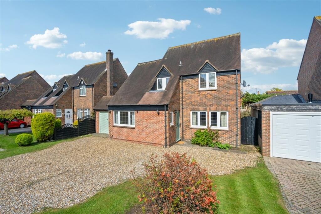 4 bed Detached House for rent in Worminghall. From College and County - Thame