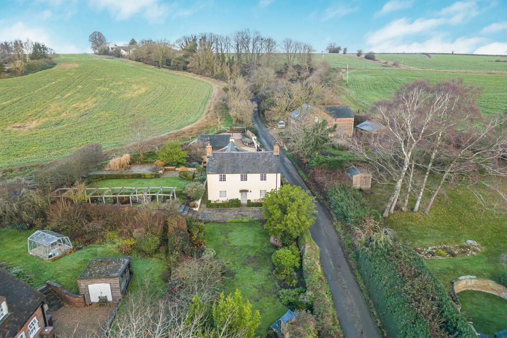 4 bed Detached for rent in Aylesbury. From College & County ltd - Thame