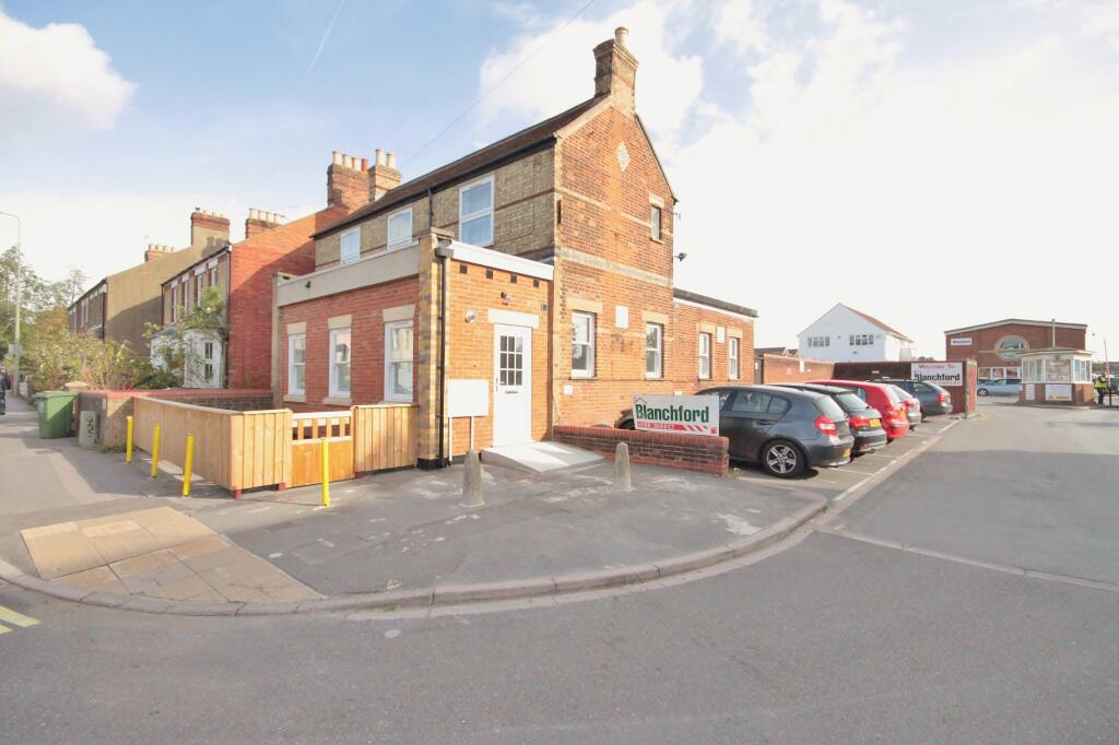 1 bed Apartment for rent in Elsfield. From College & County ltd - Thame