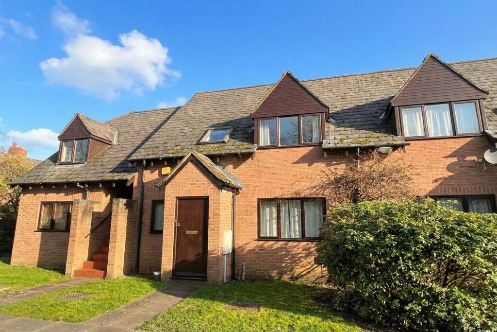 1 bed 1st Floor Flat for rent in Aylesbury. From College & County ltd - Thame