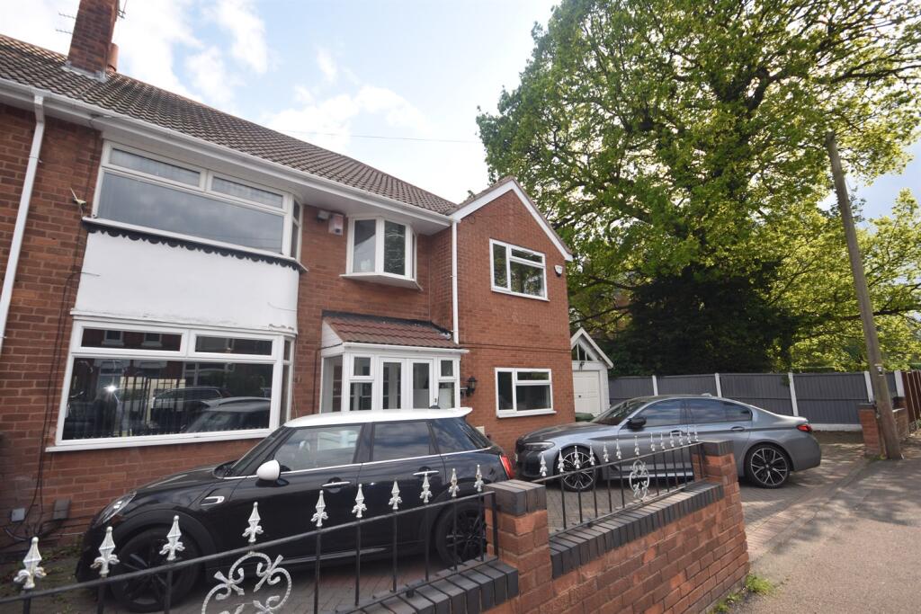 5 bed Detached for rent in Perton. From Concentric Sales & Lettings - Wolverhampton 5 bed Detached for rent in Perton. From Concentric Sales & Lettings - Wolverhampton
